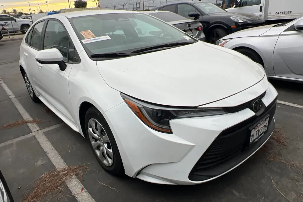 2024 Toyota Corolla LE photo 1