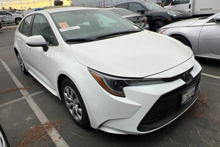 2024 Toyota Corolla LE photo 1