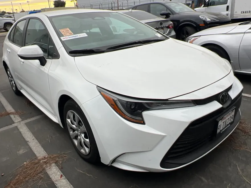 2024 Toyota Corolla LE photo 1