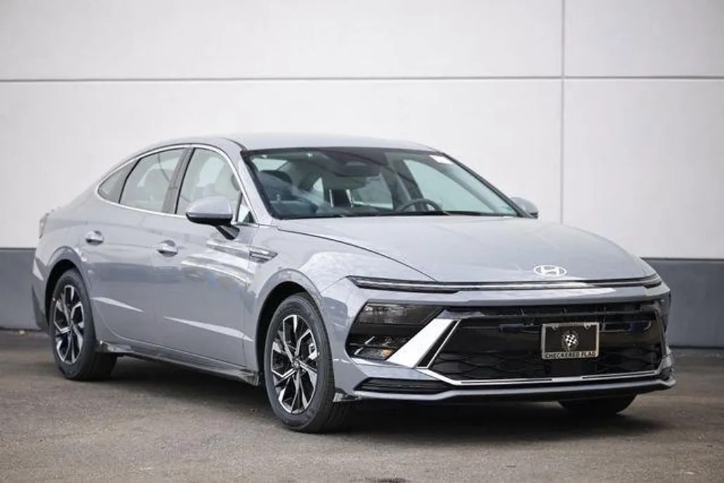 2025 Hyundai Sonata Hybrid SEL photo 1