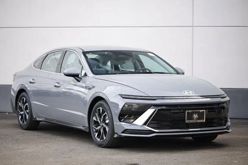 2025 Hyundai Sonata Hybrid SEL photo 1