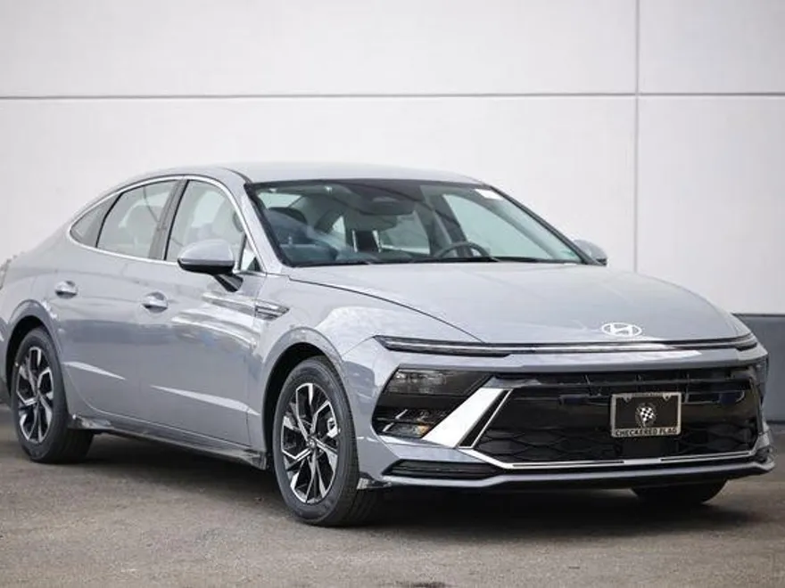 2025 Hyundai Sonata Hybrid SEL photo 1