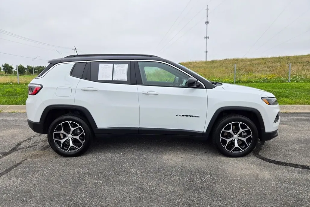 2024 Jeep Compass Limited photo 1