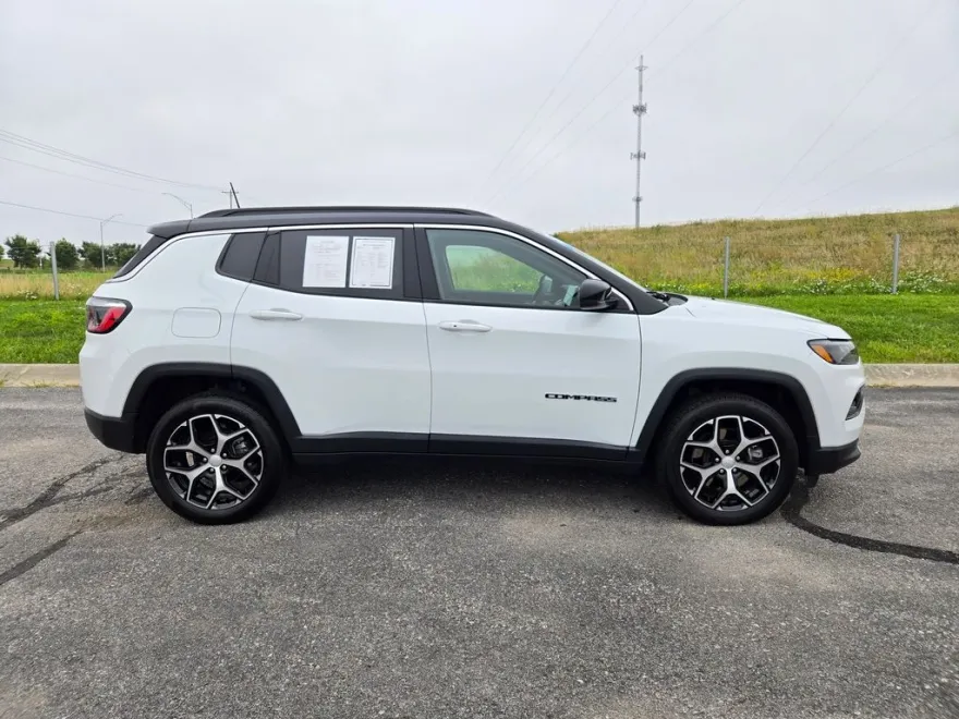 2024 Jeep Compass Limited photo 1