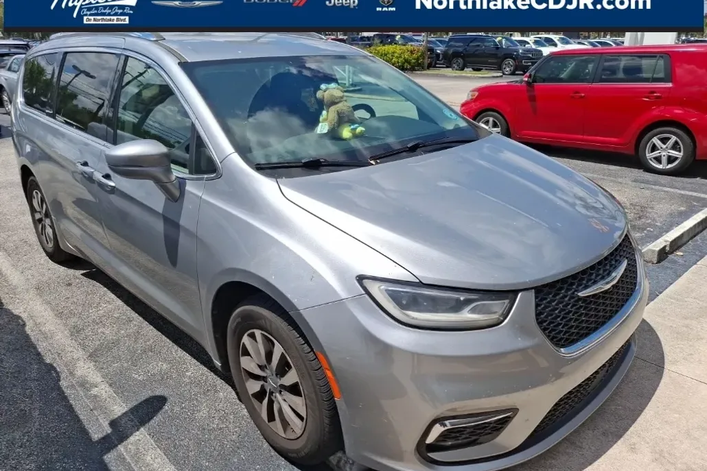 2021 Chrysler Pacifica Touring L photo 1