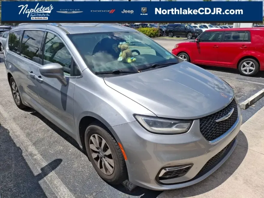 2021 Chrysler Pacifica Touring L photo 1