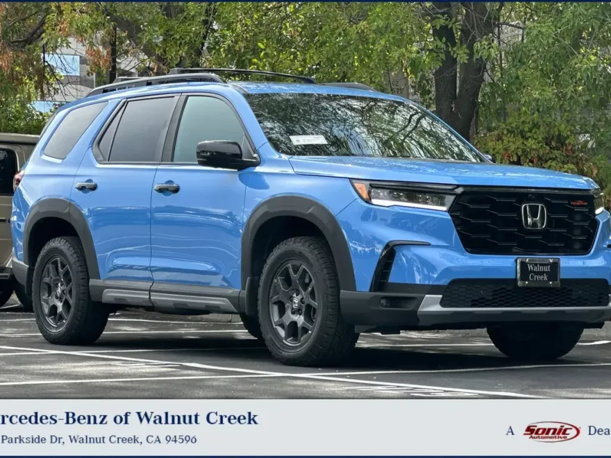 2023 Honda Pilot TrailSport photo 1