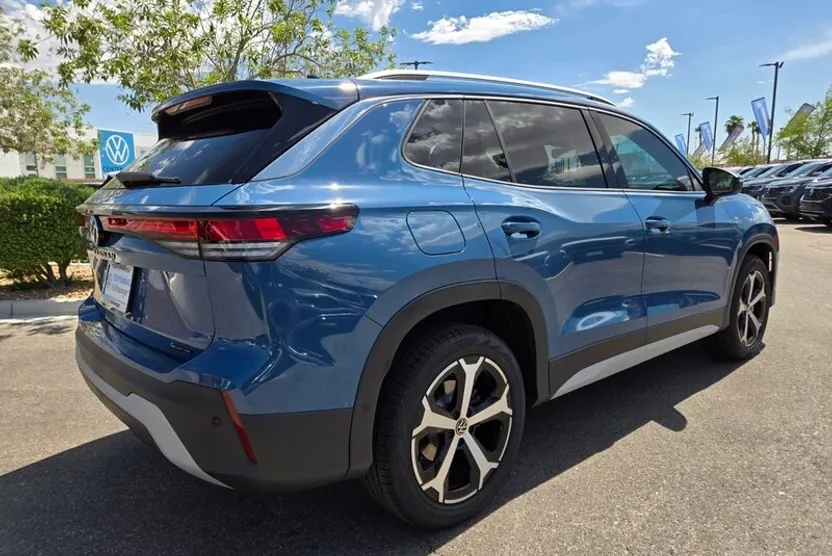 2025 Volkswagen Tiguan SE photo 1