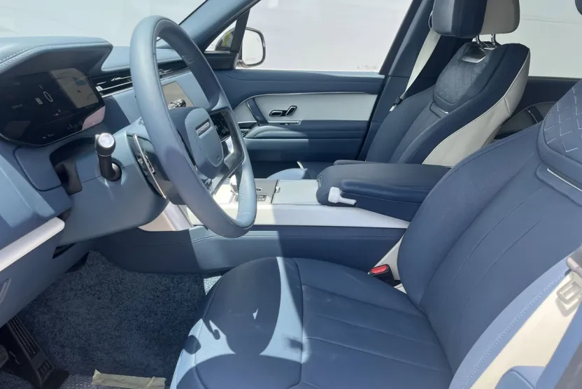 2025 Land Rover Range Rover SV photo 1