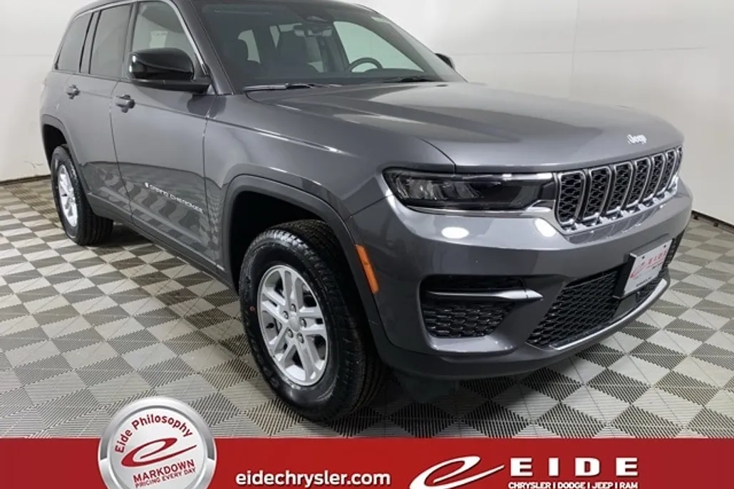 2025 Jeep Grand Cherokee Laredo photo 1
