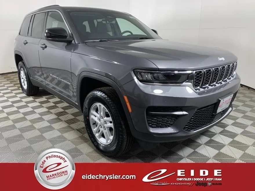 2025 Jeep Grand Cherokee Laredo photo 1