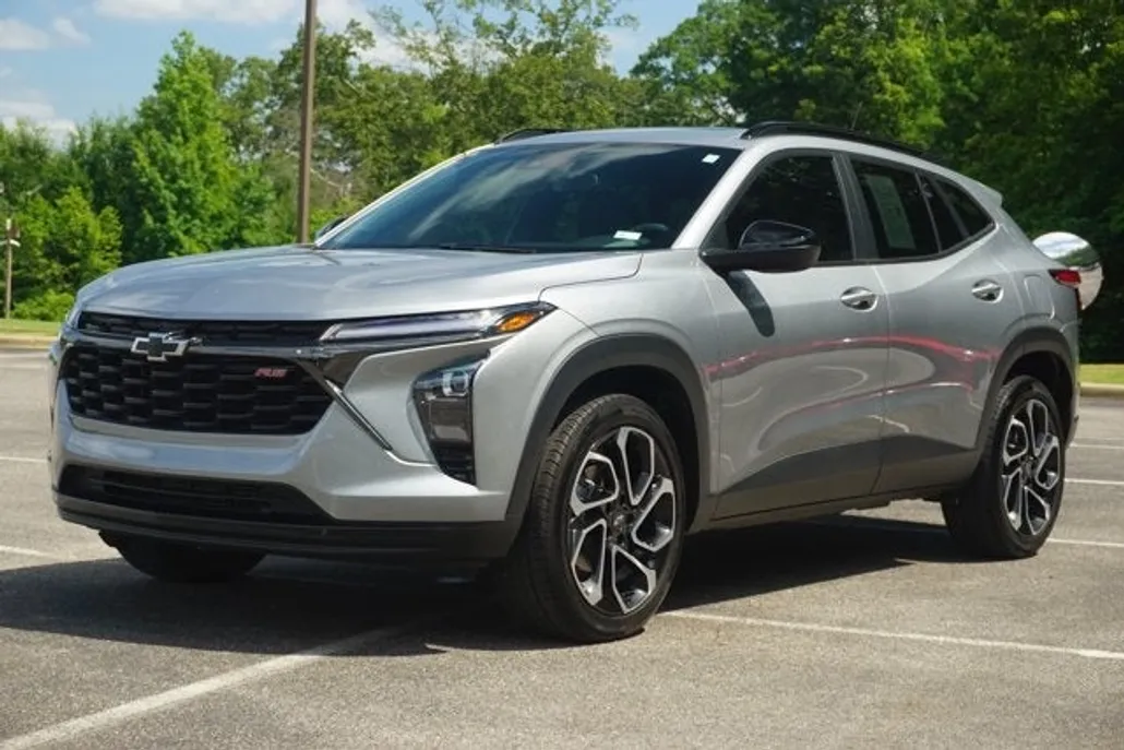 2024 Chevrolet Trax photo 1