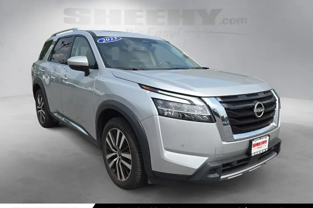 2023 Nissan Pathfinder Platinum photo 1