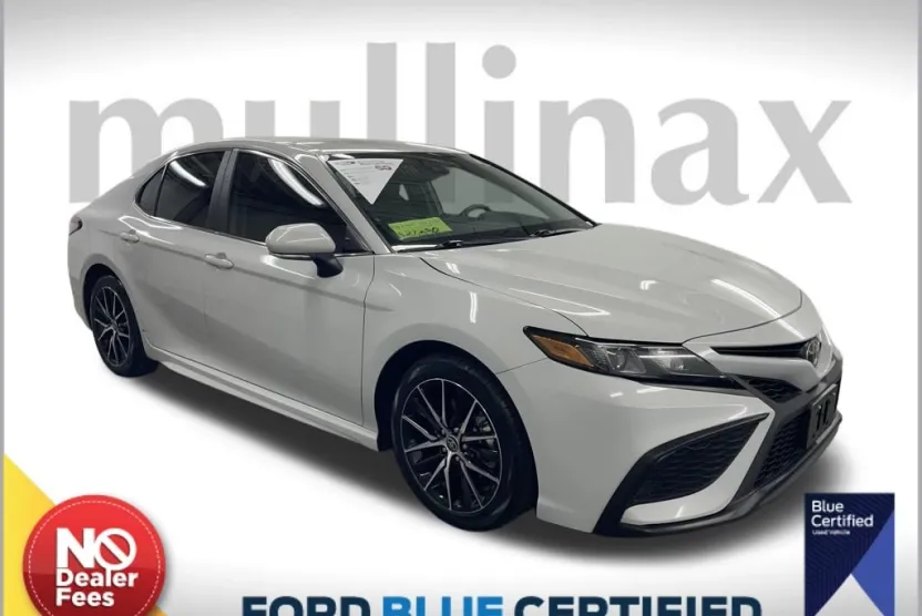 2024 Toyota Camry SE photo 1