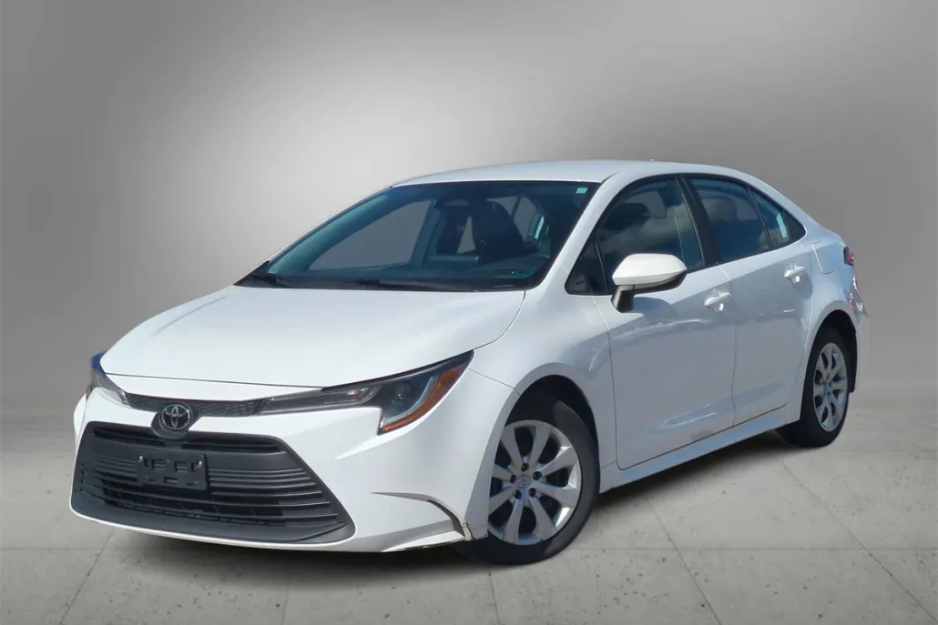 2023 Toyota Corolla LE photo 1