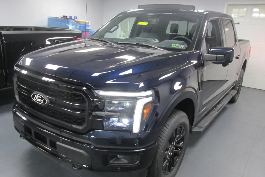 2025 Ford F-150 Lariat photo 1