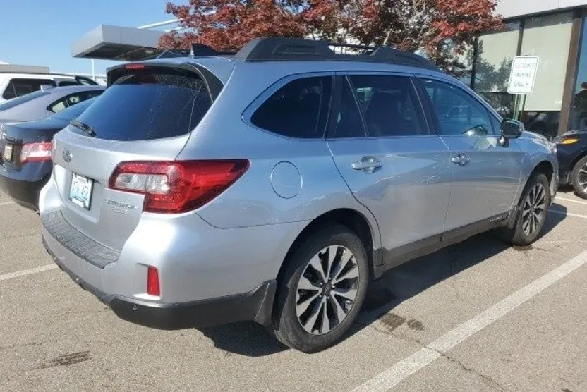 2017 Subaru Outback 2.5i Limited photo 1