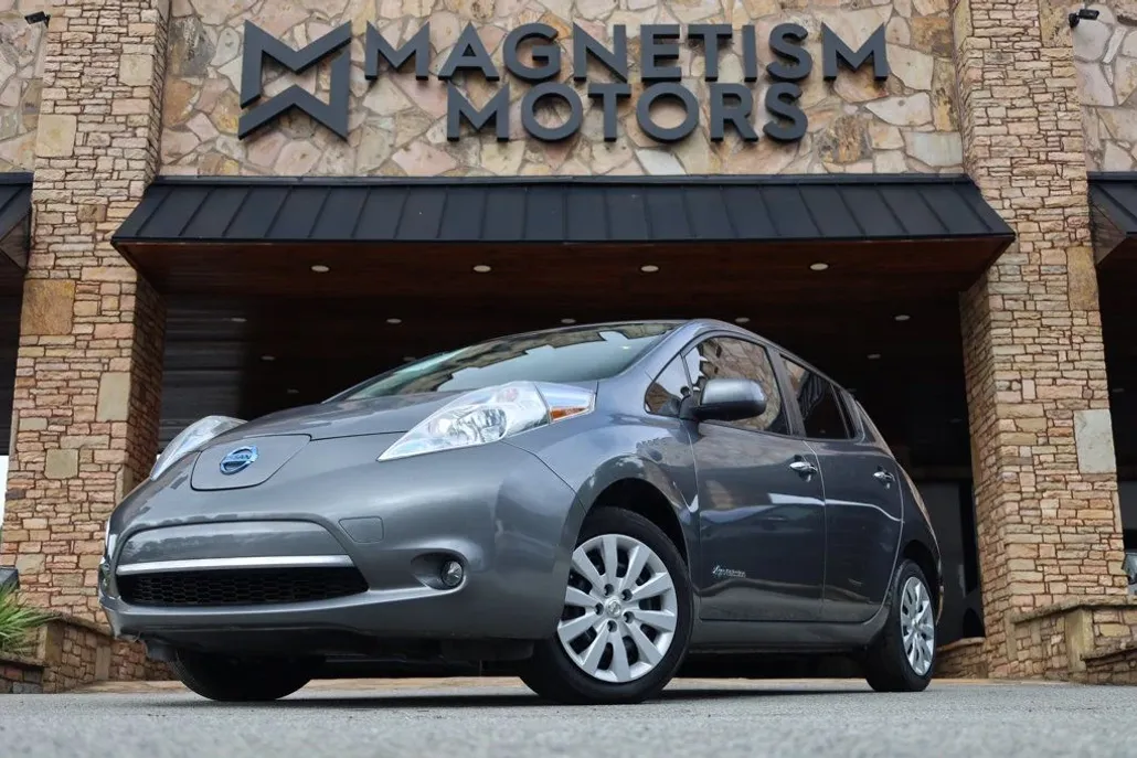 2015 Nissan Leaf S photo 1
