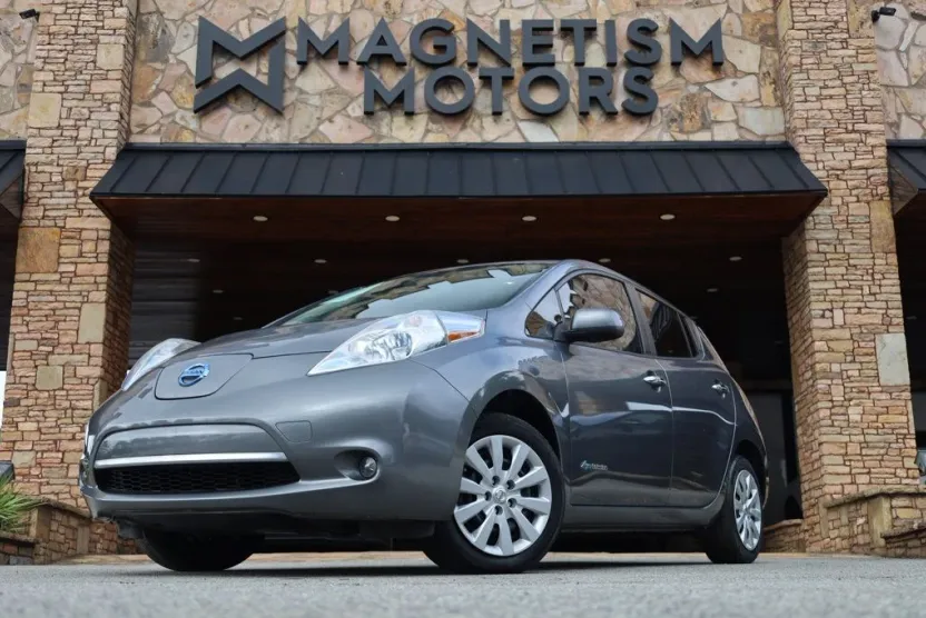 2015 Nissan Leaf S photo 1