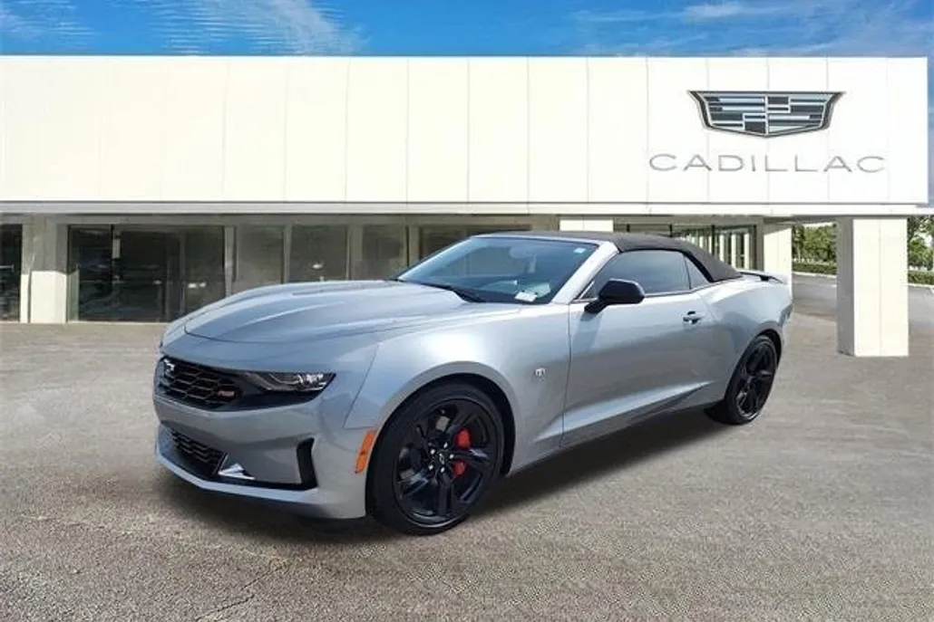2024 Chevrolet Camaro 1LT photo 1
