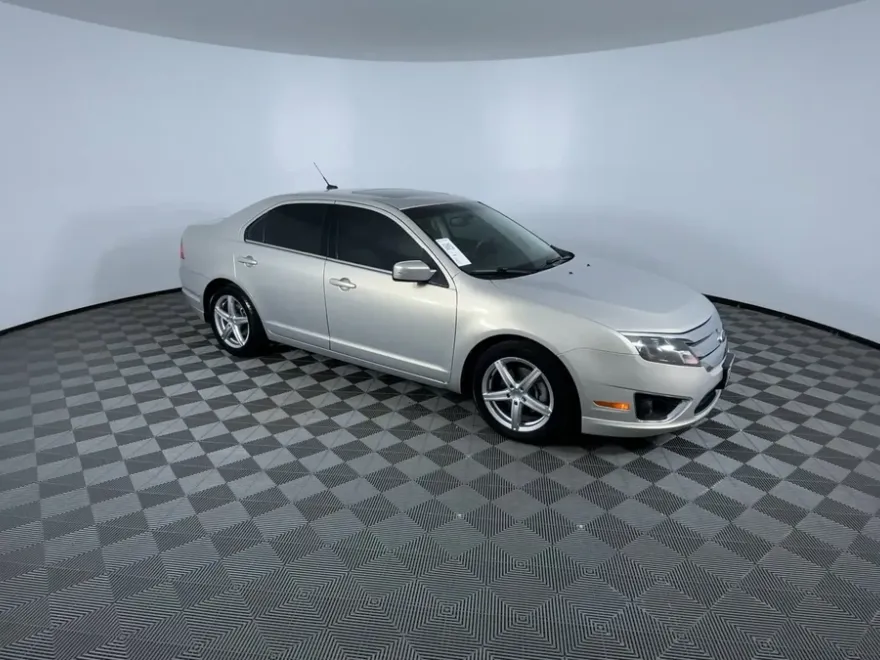 2010 Ford Fusion SEL photo 1