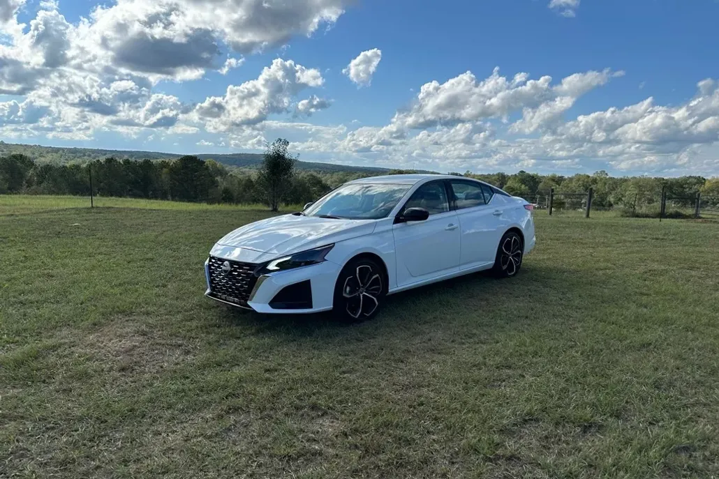 2024 Nissan Altima 2.5 SR photo 1