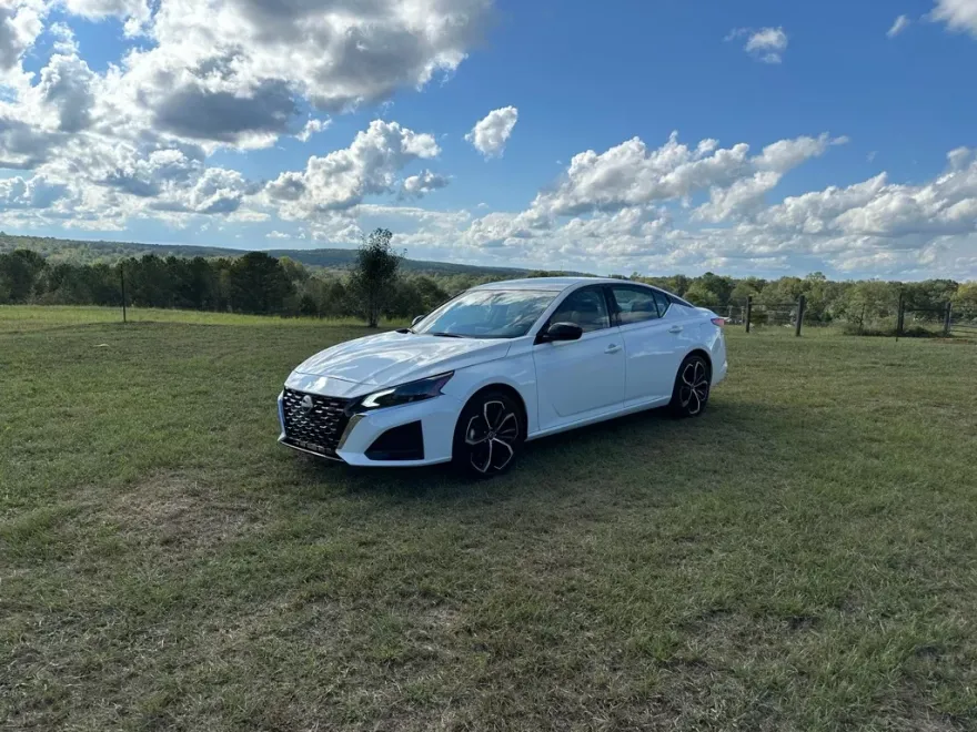 2024 Nissan Altima 2.5 SR photo 1