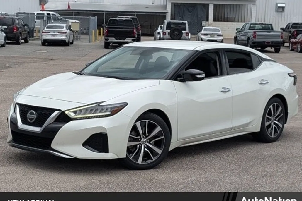 2019 Nissan Maxima SV photo 1