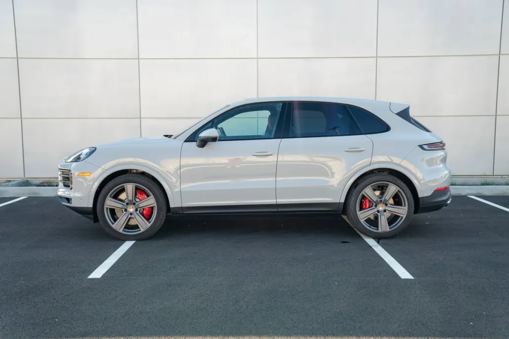 2025 Porsche Cayenne S photo 1