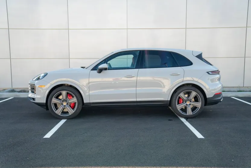 2025 Porsche Cayenne S photo 1