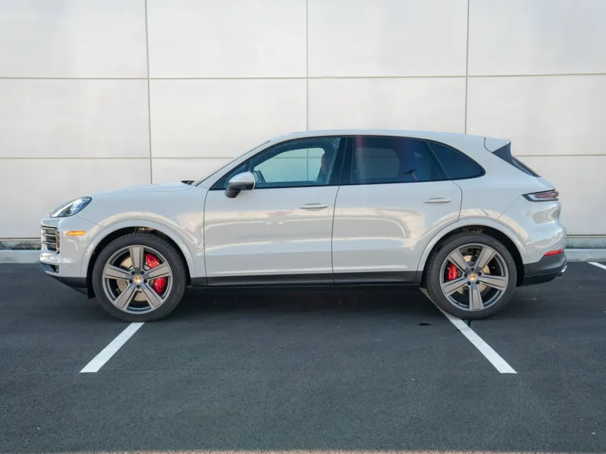2025 Porsche Cayenne S photo 1