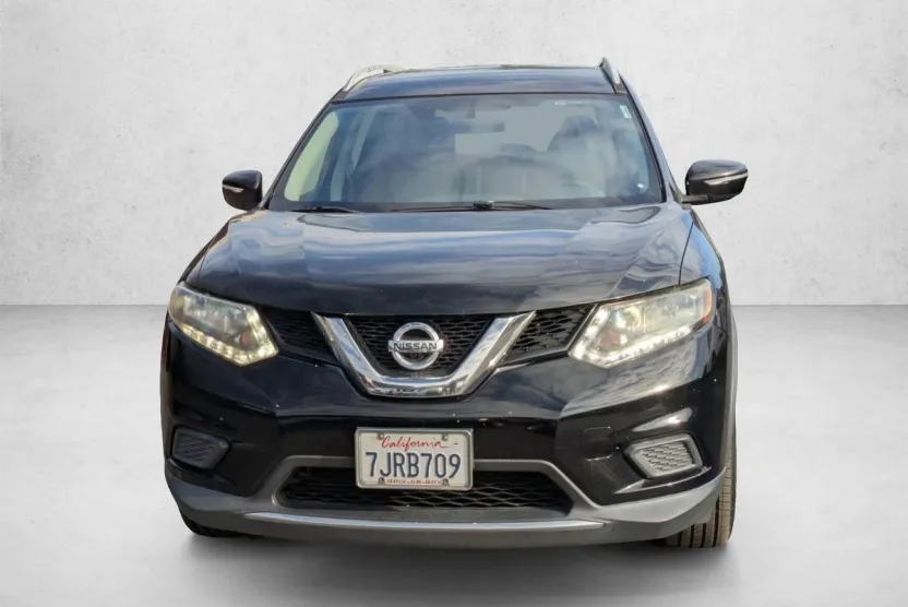 2015 Nissan Rogue SV photo 1