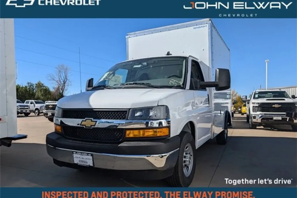 2024 Chevrolet Express Cutaway 3500 photo 1