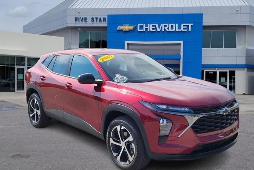 2025 Chevrolet Trax photo 1