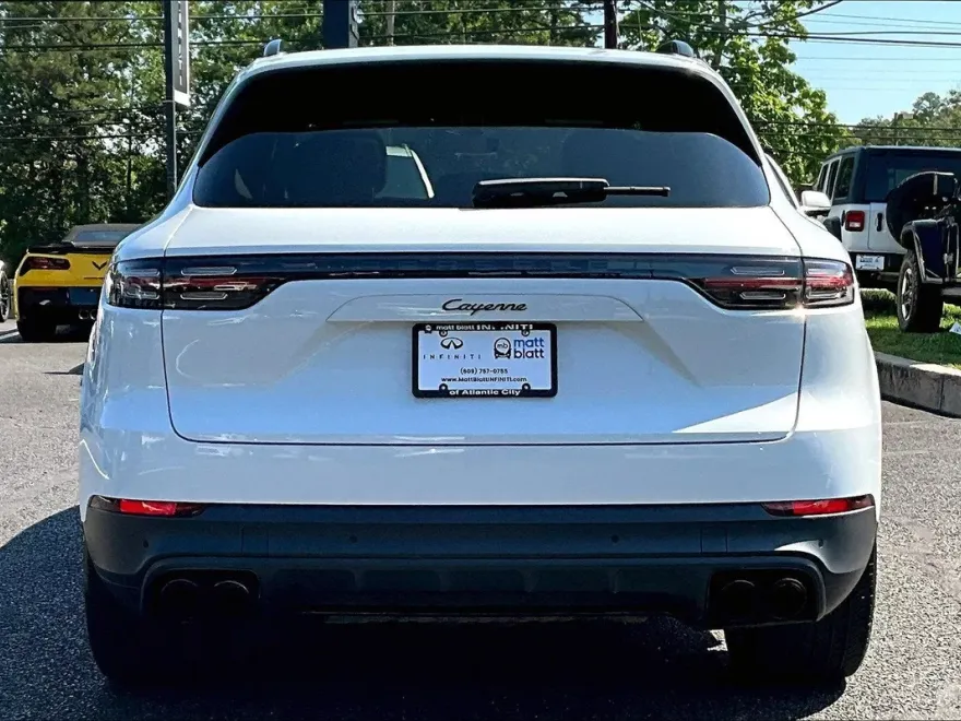 2023 Porsche Cayenne Platinum Edition photo 5