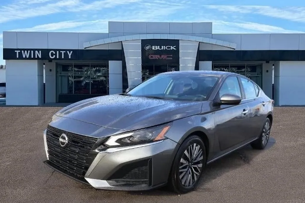 2023 Nissan Altima 2.5 SV photo 1