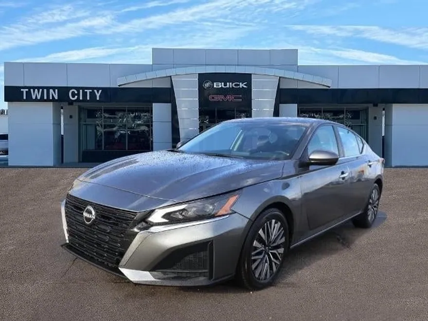 2023 Nissan Altima 2.5 SV photo 1