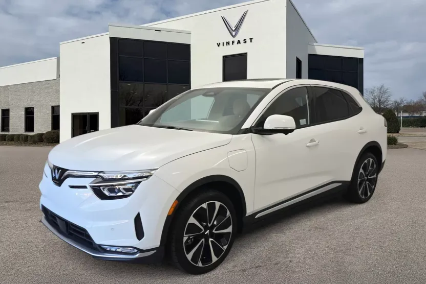 2025 Vinfast VF 8 8 photo 1