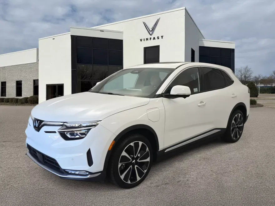 2025 Vinfast VF 8 8 photo 1