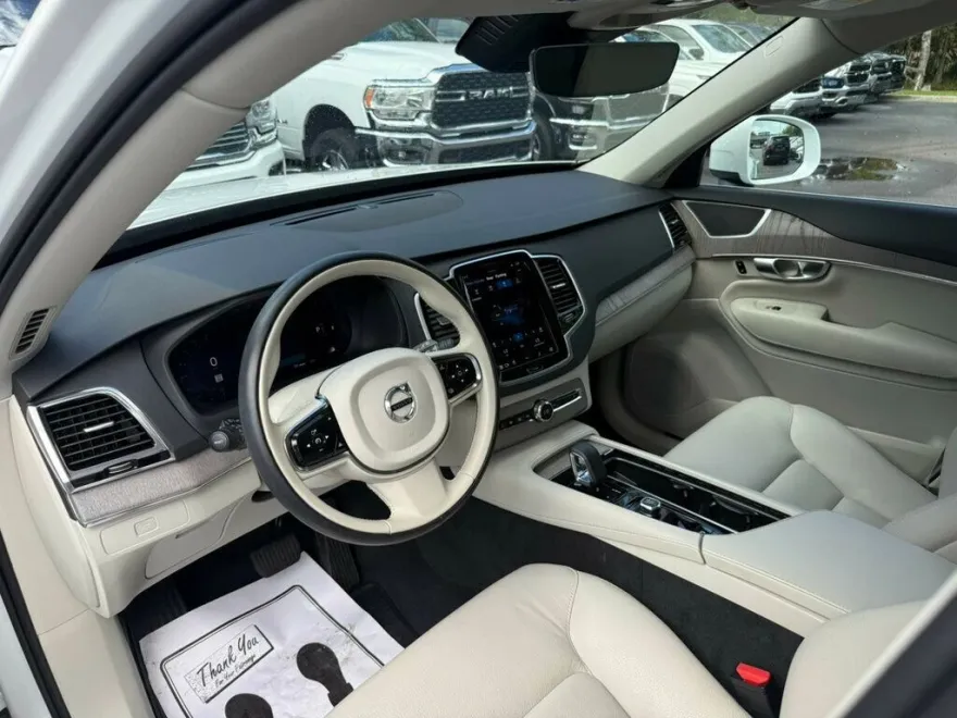 2024 Volvo XC90 B5 AWD Plus photo 1