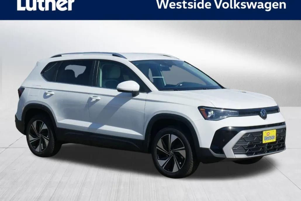 2025 Volkswagen Taos SE photo 1