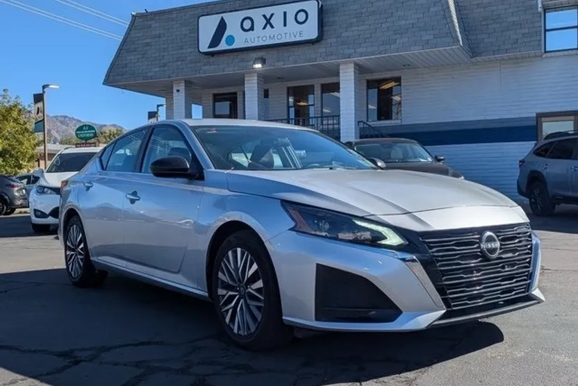 2024 Nissan Altima 2.5 SV photo 1