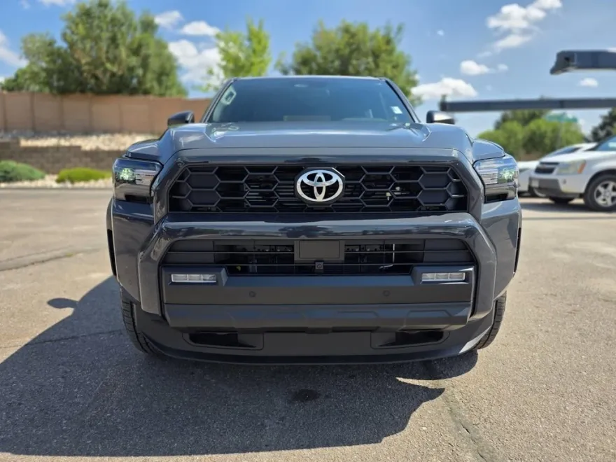2025 Toyota 4Runner photo 1