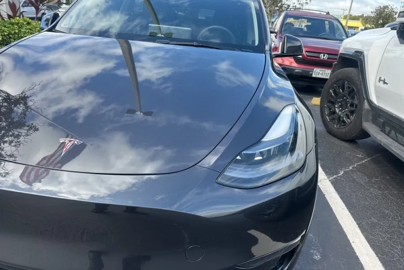 2024 Tesla Model Y Long Range photo 1