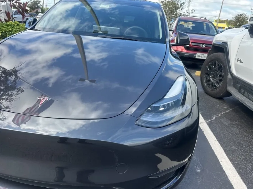 2024 Tesla Model Y Long Range photo 1