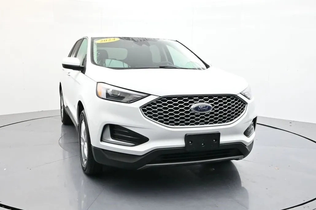 2024 Ford Edge SEL photo 1