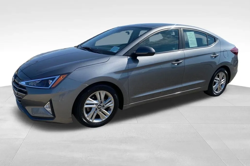 2019 Hyundai Elantra SEL photo 1