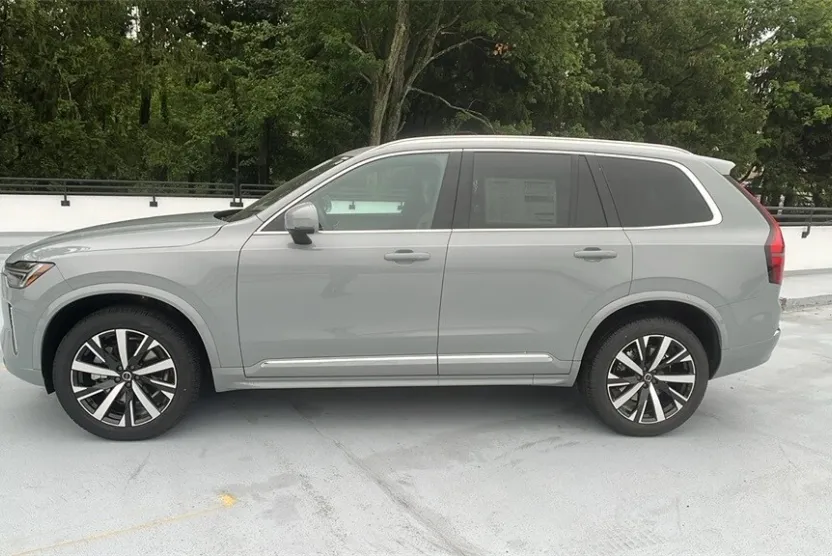 2026 Volvo XC90 Core photo 1