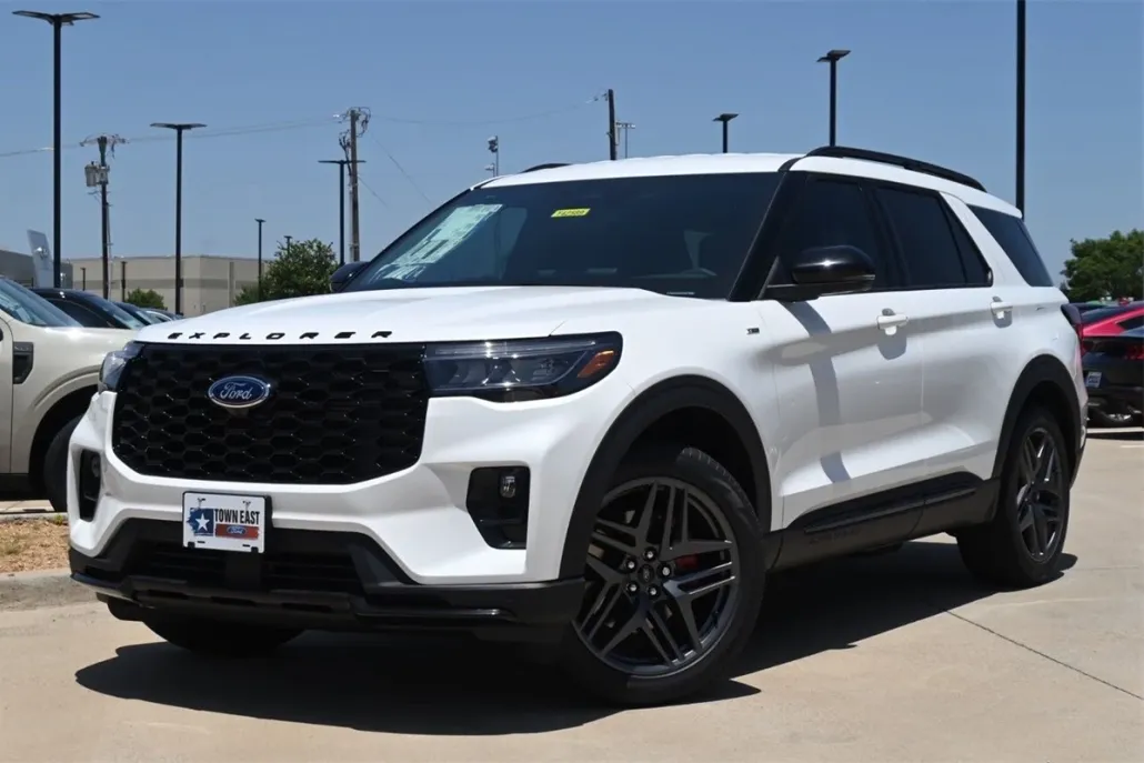 2025 Ford Explorer ST-Line photo 1