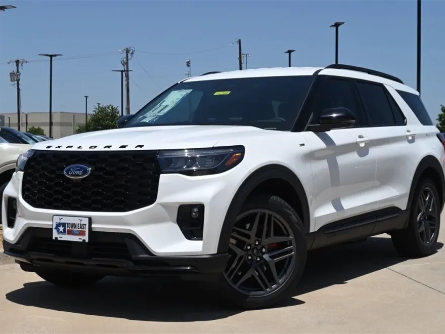 2025 Ford Explorer ST-Line photo 1